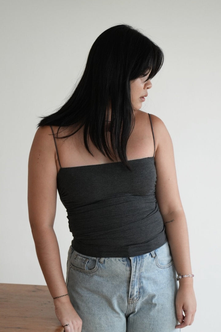 側抓皺細肩 Bra Top|深灰