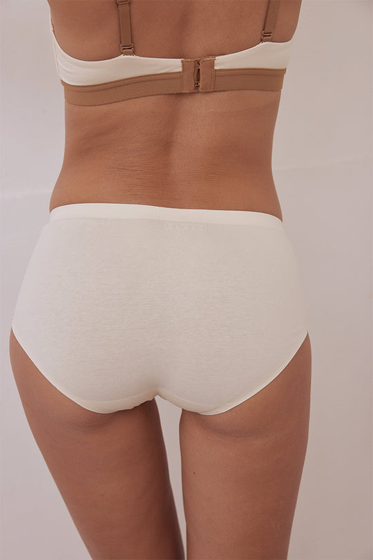 柔韌・中腰純色全包臀內褲|杏白