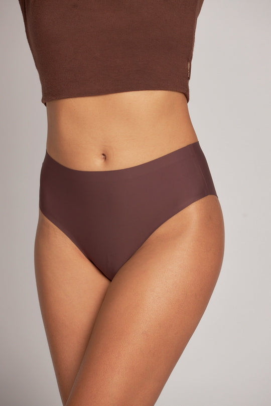 柔亮・美型高腰半包臀三角褲|檀棕