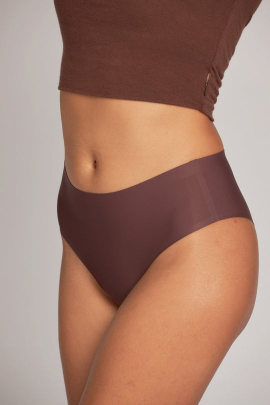柔亮・美型高腰半包臀三角褲|檀棕