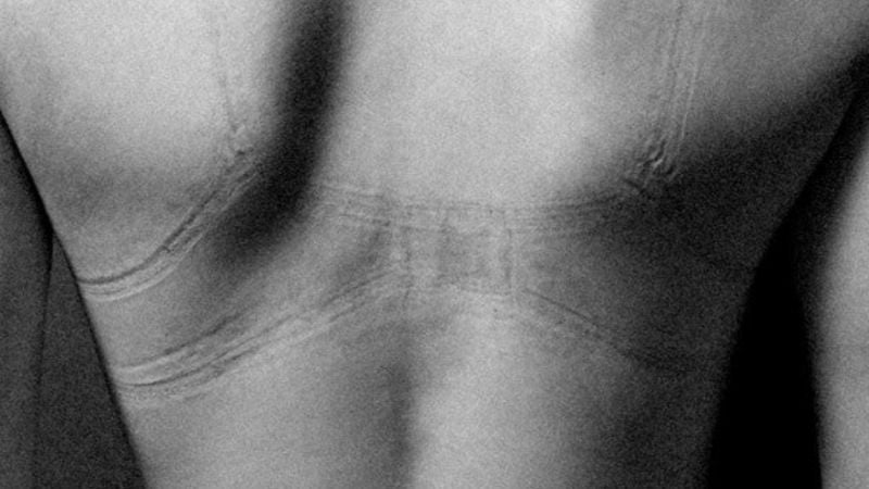 女生脱掉内衣後是什麼樣子？攝影師這組照片給你答案
