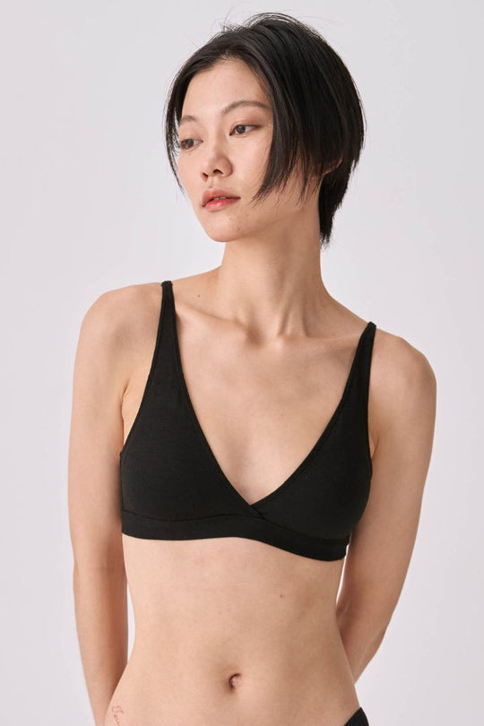 柔韌 · 天竺棉深 V 三角杯｜曜石黑