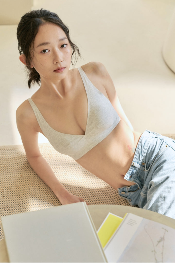 柔韌・舒芙蕾Ｖ領薄襯三角杯｜自然膚