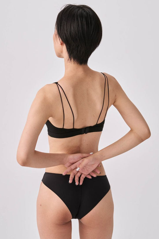 柔韌 · 天竺棉深 V 三角杯｜曜石黑