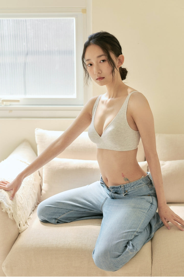 柔韌・舒芙蕾Ｖ領薄襯三角杯｜淡灰