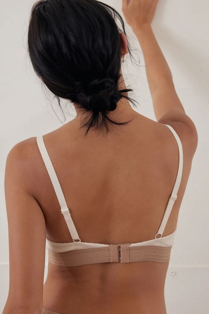 柔韌 · 美式深 V 拼色三角杯｜燕麥咖