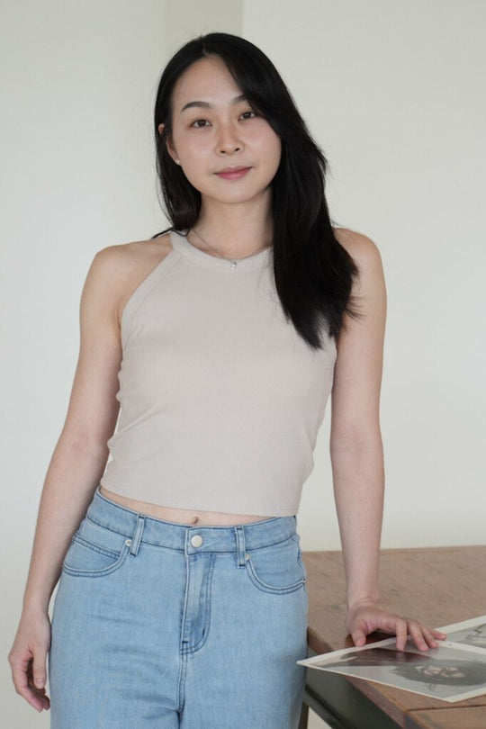 繞頸削肩 Bra Top｜燕麥