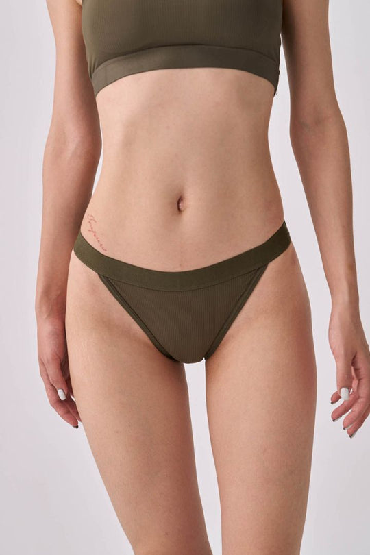 柔亮・時尚條紋半包臀三角褲｜軍綠